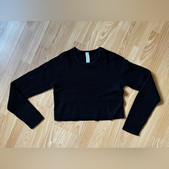 Alo - Cashmere Plush Waffle Cropped Long Sleeve (XS BLACK)